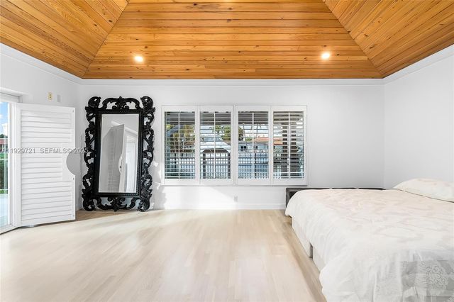 2085 Ixora Rd 0, North Miami, FL 33181