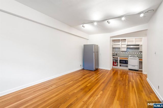 3061 Edwin 3E, Fort Lee, NJ 07024