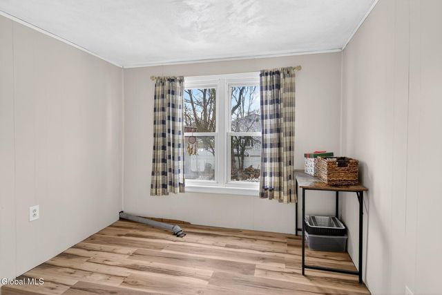 8 Hudson Ave W, East Greenbush, NY 12144