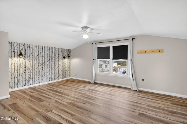 8 Hudson Ave W, East Greenbush, NY 12144