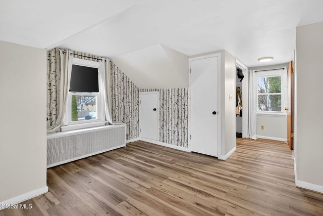 8 Hudson Ave W, East Greenbush, NY 12144