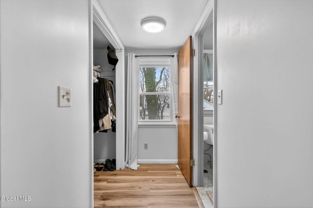 8 Hudson Ave W, East Greenbush, NY 12144