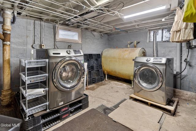 8 Hudson Ave W, East Greenbush, NY 12144