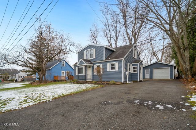 8 Hudson Ave W, East Greenbush, NY 12144