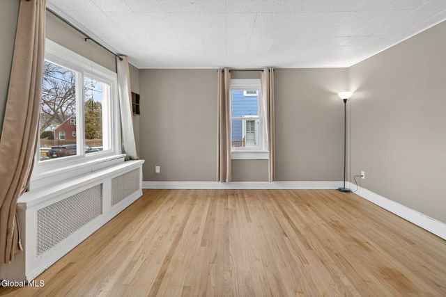 8 Hudson Ave W, East Greenbush, NY 12144