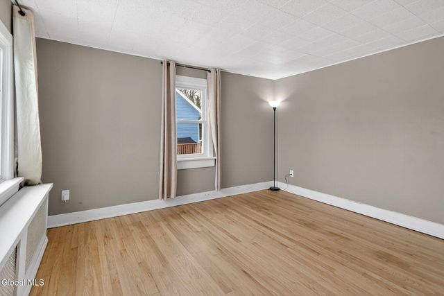 8 Hudson Ave W, East Greenbush, NY 12144