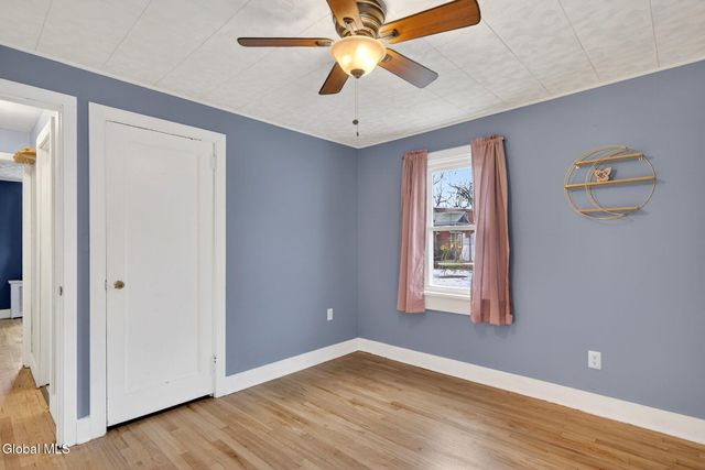 8 Hudson Ave W, East Greenbush, NY 12144