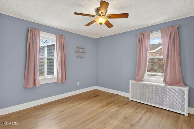 8 Hudson Ave W, East Greenbush, NY 12144