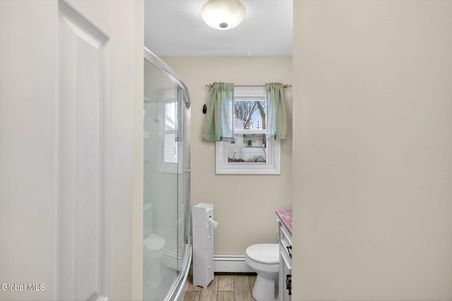 8 Hudson Ave W, East Greenbush, NY 12144