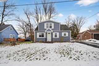 8 Hudson Ave W, East Greenbush, NY 12144