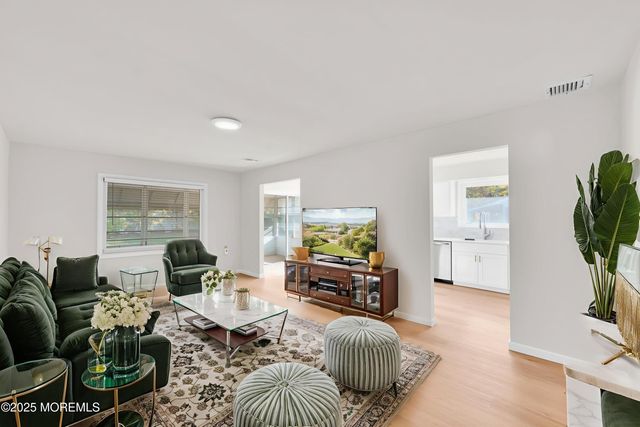 8 Holmes Court, Brick, NJ 08724