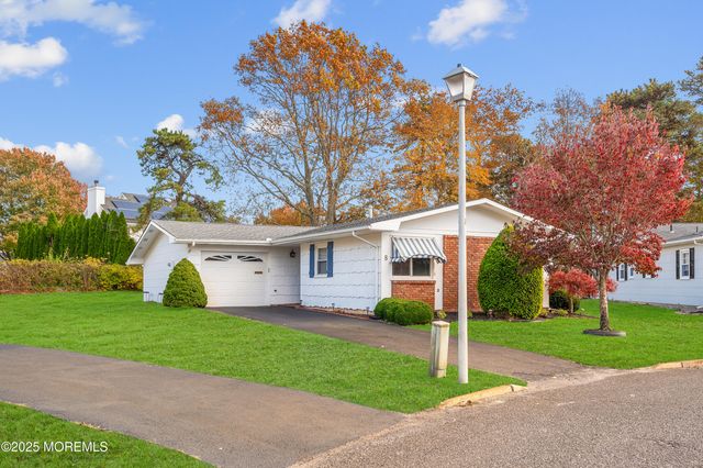 8 Holmes Court, Brick, NJ 08724