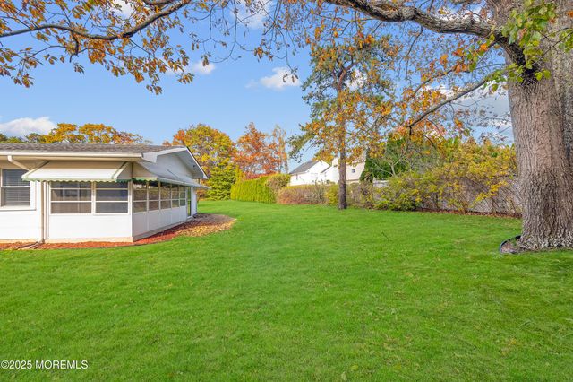 8 Holmes Court, Brick, NJ 08724