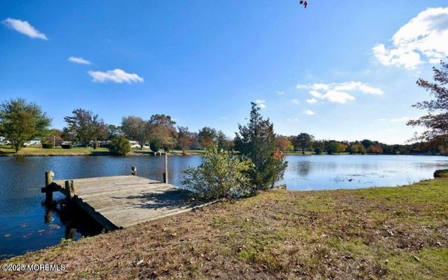 8 Holmes Court, Brick, NJ 08724