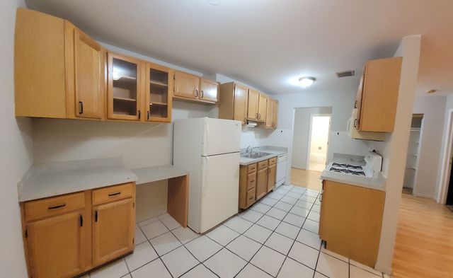 8901 N Western Avenue 407, Des Plaines, IL 60016