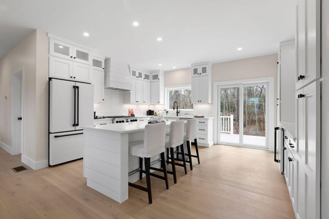 817 Race Lane, Marstons Mills, MA 02648