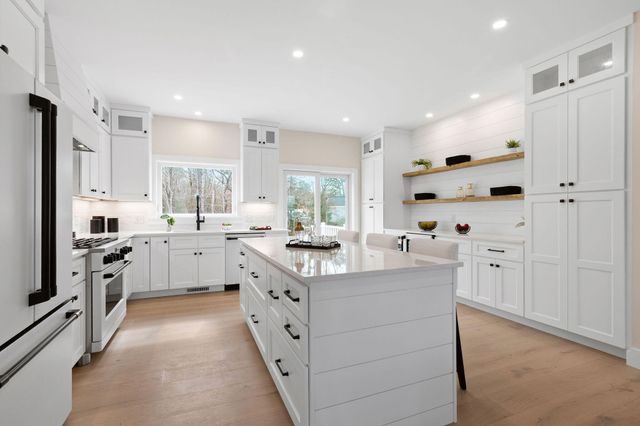 817 Race Lane, Marstons Mills, MA 02648