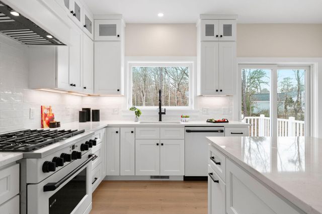 817 Race Lane, Marstons Mills, MA 02648