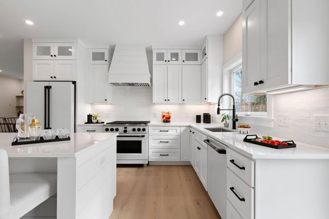 817 Race Lane, Marstons Mills, MA 02648