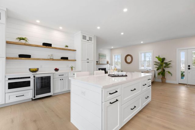 817 Race Lane, Marstons Mills, MA 02648