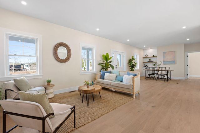 817 Race Lane, Marstons Mills, MA 02648