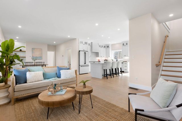 817 Race Lane, Marstons Mills, MA 02648