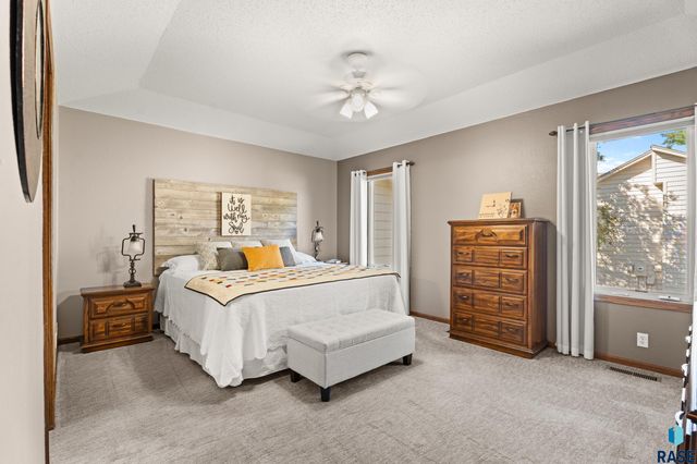 5200 S Lewis Ave Avenue, Sioux Falls, SD 57108