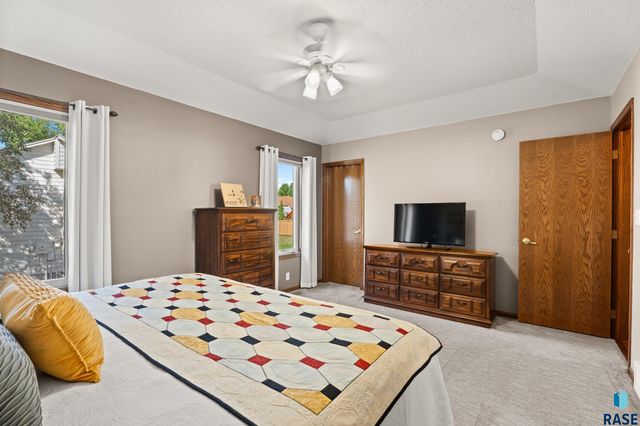 5200 S Lewis Ave Avenue, Sioux Falls, SD 57108
