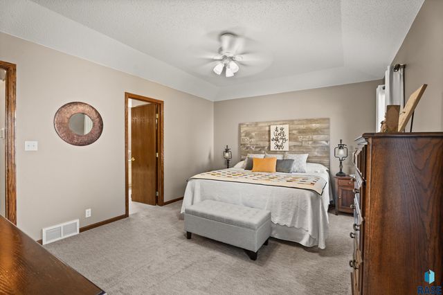 5200 S Lewis Ave Avenue, Sioux Falls, SD 57108
