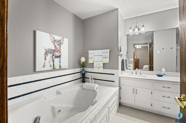 5200 S Lewis Ave Avenue, Sioux Falls, SD 57108