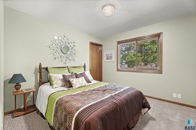 5200 S Lewis Ave Avenue, Sioux Falls, SD 57108