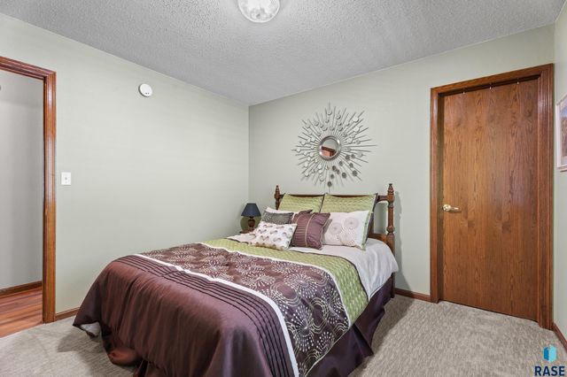 5200 S Lewis Ave Avenue, Sioux Falls, SD 57108