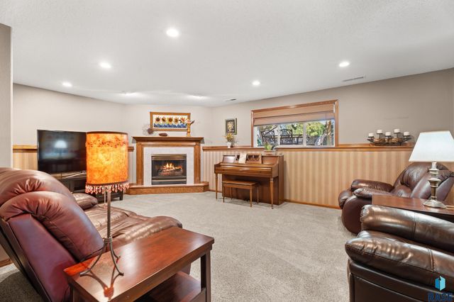 5200 S Lewis Ave Avenue, Sioux Falls, SD 57108