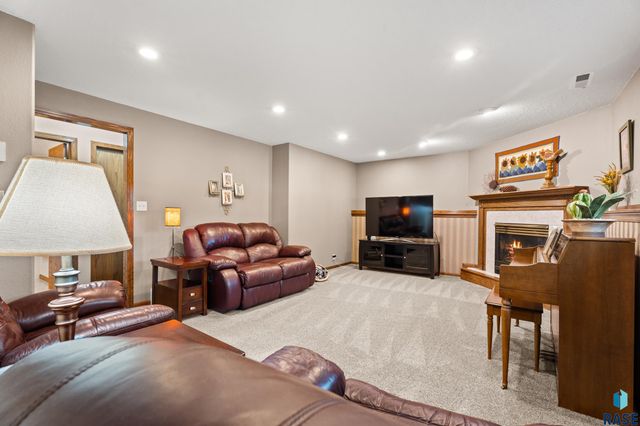 5200 S Lewis Ave Avenue, Sioux Falls, SD 57108
