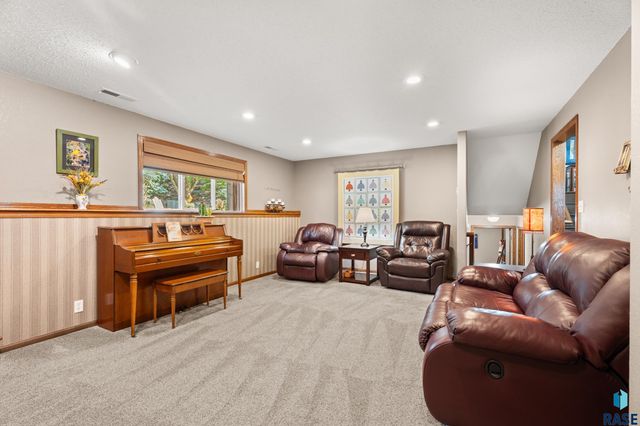 5200 S Lewis Ave Avenue, Sioux Falls, SD 57108