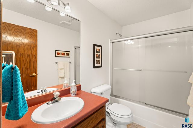 5200 S Lewis Ave Avenue, Sioux Falls, SD 57108