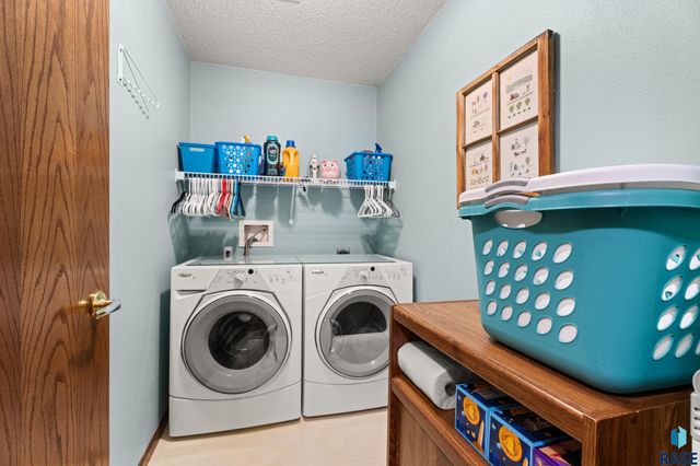 5200 S Lewis Ave Avenue, Sioux Falls, SD 57108