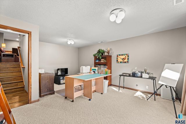 5200 S Lewis Ave Avenue, Sioux Falls, SD 57108