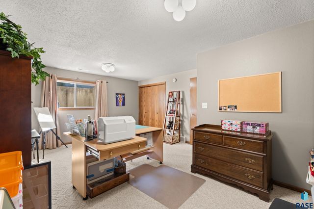 5200 S Lewis Ave Avenue, Sioux Falls, SD 57108