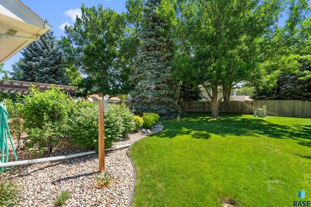 5200 S Lewis Ave Avenue, Sioux Falls, SD 57108