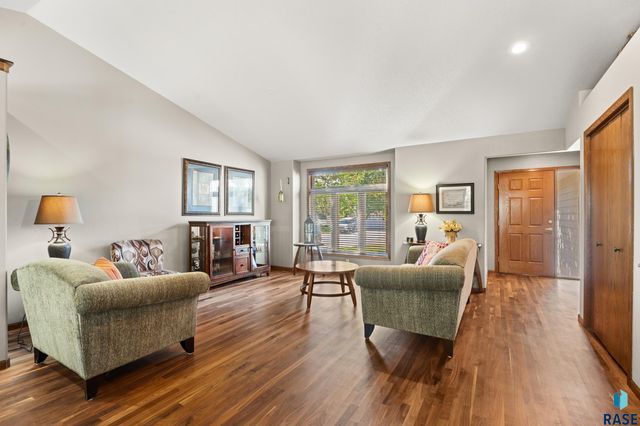 5200 S Lewis Ave Avenue, Sioux Falls, SD 57108