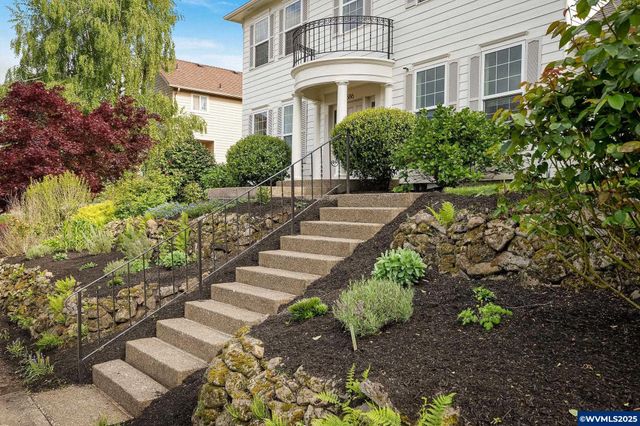 586 Valderama St SE, Salem, OR 97306