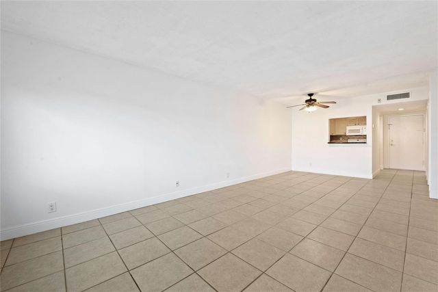 140 Lakeview Drive 103, Weston, FL 33326