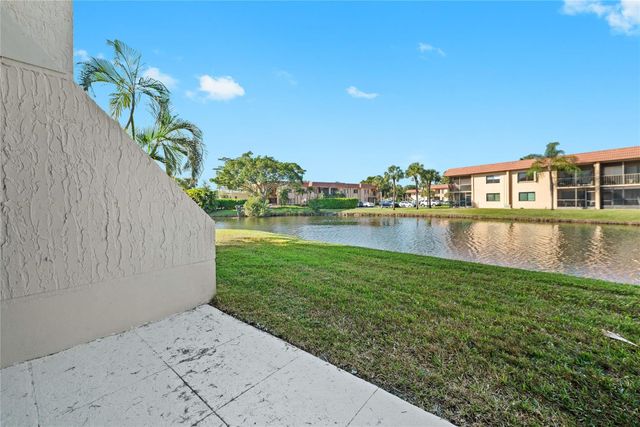 140 Lakeview Drive 103, Weston, FL 33326