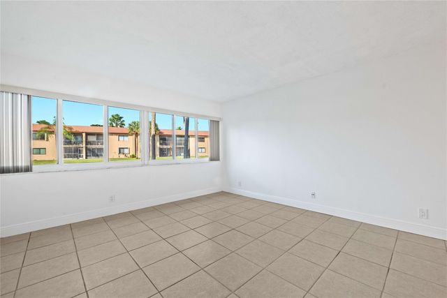 140 Lakeview Drive 103, Weston, FL 33326