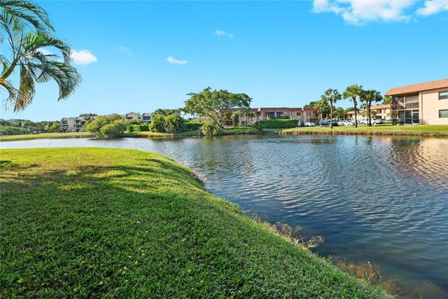 140 Lakeview Drive 103, Weston, FL 33326