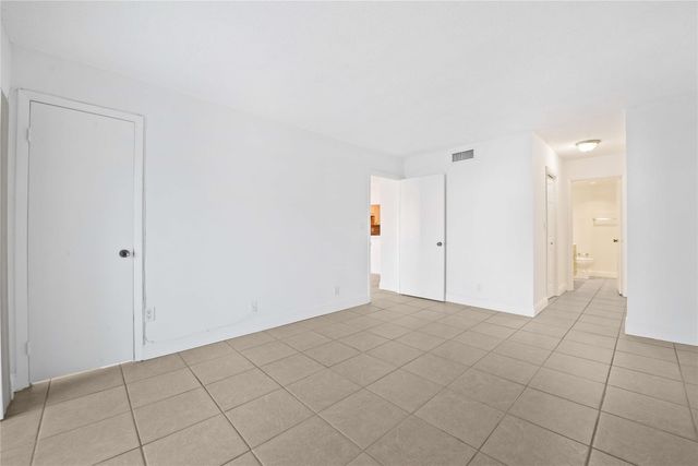 140 Lakeview Drive 103, Weston, FL 33326