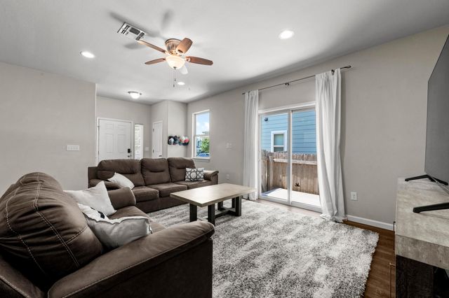 328 Triumph RD, Buda, TX 78610