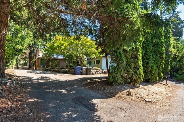 17552 Ballinger Way NE, Lake Forest Park, WA 98155