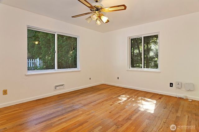 17552 Ballinger Way NE, Lake Forest Park, WA 98155